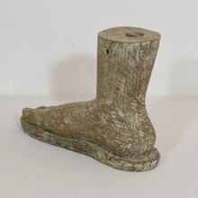 Wooden foot of a Santos, Italy circa 1650-1750.