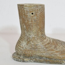 Wooden foot of a Santos, Italy circa 1650-1750.