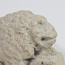 Carved stone lion holding a coat of arms, Italy circa 1650-1750