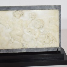 Baroque marble panel presenting Abundantia with angels, Italy circa 1650-1750