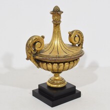Carved giltwood vase finial ornament, Italy circa 1850