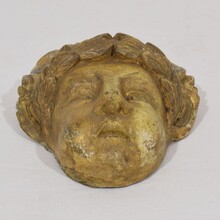Neoclassical small carved giltwood head with mirrors, Italy circa 1780