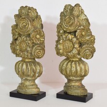 pair handcarved baroque vase ornaments, France circa 1700-1750
