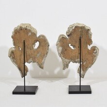 Pair carved wooden winged angel head ornaments, Italy circa 1650-1750