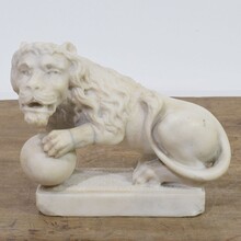Small carved white marble lion, Italy circa 1650-1750