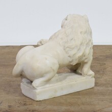 Small carved white marble lion, Italy circa 1650-1750