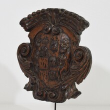 Baroque carved wooden coat of arms, Italy circa 1650-1750