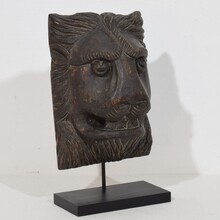 Carved wooden lion fragment, France circa 1650-1750