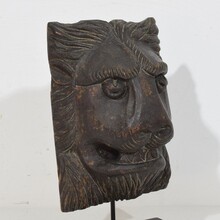 Carved wooden lion fragment, France circa 1650-1750