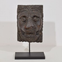 Carved wooden lion head, France circa 1650-1750