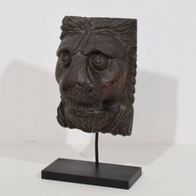 Carved wooden lion head, France circa 1650-1750