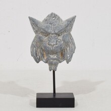 Zinc mythical lion-wolf head fragment, France circa 1850-1900