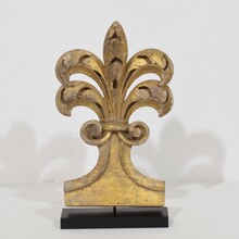 Hand carved giltwood gothic style ornament/ fragment, Italy circa 1850