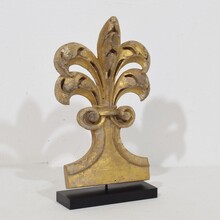 Hand carved giltwood gothic style ornament/ fragment, Italy circa 1850