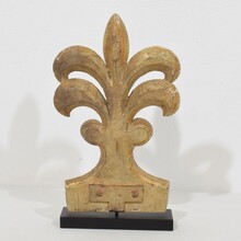 Hand carved giltwood gothic style ornament/ fragment, Italy circa 1850