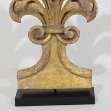 Hand carved giltwood gothic style ornament/ fragment, Italy circa 1850