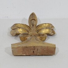 Hand carved giltwood gothic style ornament/ fragment, Italy circa 1850