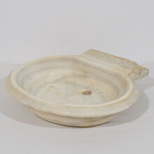 Hand carved white marble water basin, Italy circa 1750-1800