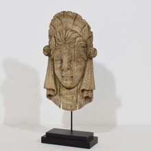 Carved oak renaissance head fragment, France circa 1580-1650