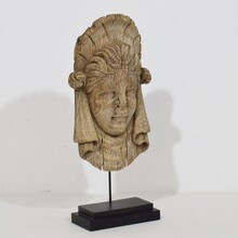 Carved oak renaissance head fragment, France circa 1580-1650