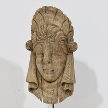 Carved oak renaissance head fragment, France circa 1580-1650