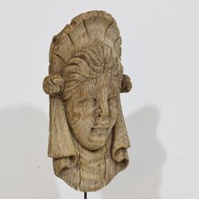 Carved oak renaissance head fragment, France circa 1580-1650