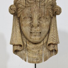 Carved oak renaissance head fragment, France circa 1580-1650