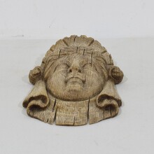 Carved oak renaissance head fragment, France circa 1580-1650