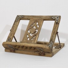 Carved wooden folding lectern in gothic style, France circa 1600-1700