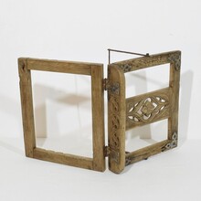 Carved wooden folding lectern in gothic style, France circa 1600-1700