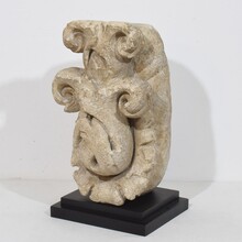 Baroque hand carved stone acathus leave finial ornament, France circa 1600-1700