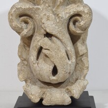 Baroque hand carved stone acathus leave finial ornament, France circa 1600-1700