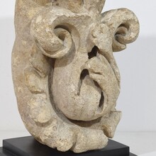 Baroque hand carved stone acathus leave finial ornament, France circa 1600-1700