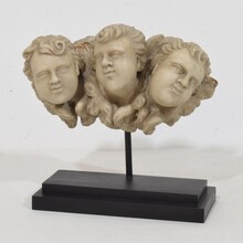 Carved white marble winged angel heads ornaments, Italy circa 1650-1750