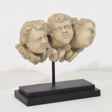 Carved white marble winged angel heads ornaments, Italy circa 1650-1750