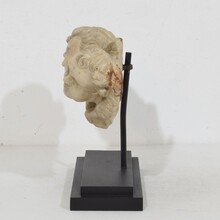 Carved white marble winged angel heads ornaments, Italy circa 1650-1750