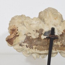 Carved white marble winged angel heads ornaments, Italy circa 1650-1750