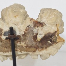 Carved white marble winged angel heads ornaments, Italy circa 1650-1750