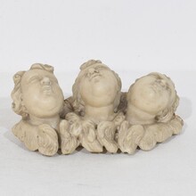 Carved white marble winged angel heads ornaments, Italy circa 1650-1750
