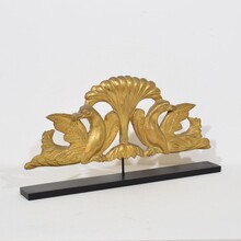 Carved giltwood neo classical ornament with birds, Italy circa 1780-1820