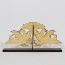 Carved giltwood neo classical ornament with birds, Italy circa 1780-1820