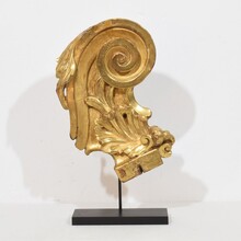 Hand carved giltwood baroque curl ornament, Italy circa 1750