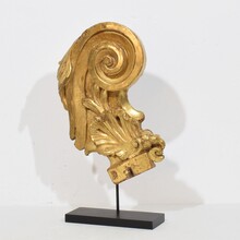 Hand carved giltwood baroque curl ornament, Italy circa 1750