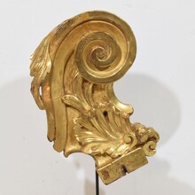 Hand carved giltwood baroque curl ornament, Italy circa 1750