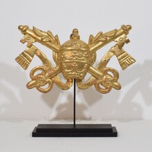 Hand carved giltwood Papel coat of arms, Italy circa 1750