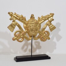 Hand carved giltwood Papel coat of arms, Italy circa 1750