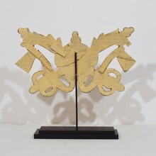 Hand carved giltwood Papel coat of arms, Italy circa 1750