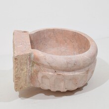 Pink marble water basin or sink, Italy circa 1750-1850