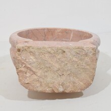 Pink marble water basin or sink, Italy circa 1750-1850