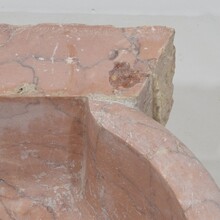 Pink marble water basin or sink, Italy circa 1750-1850